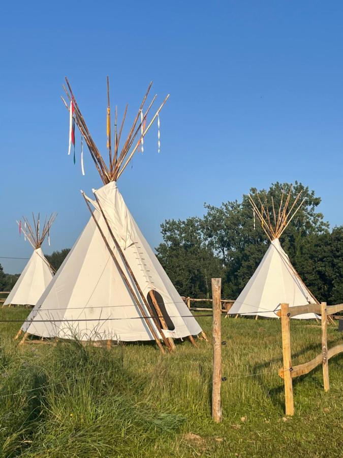 Terra-Tipike, Tipi A La Ferme Entre Terre Et Mer Trébry Exteriör bild