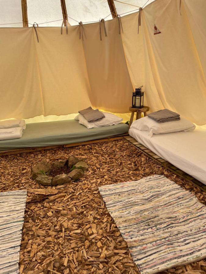 Terra-Tipike, Tipi A La Ferme Entre Terre Et Mer Trébry Exteriör bild