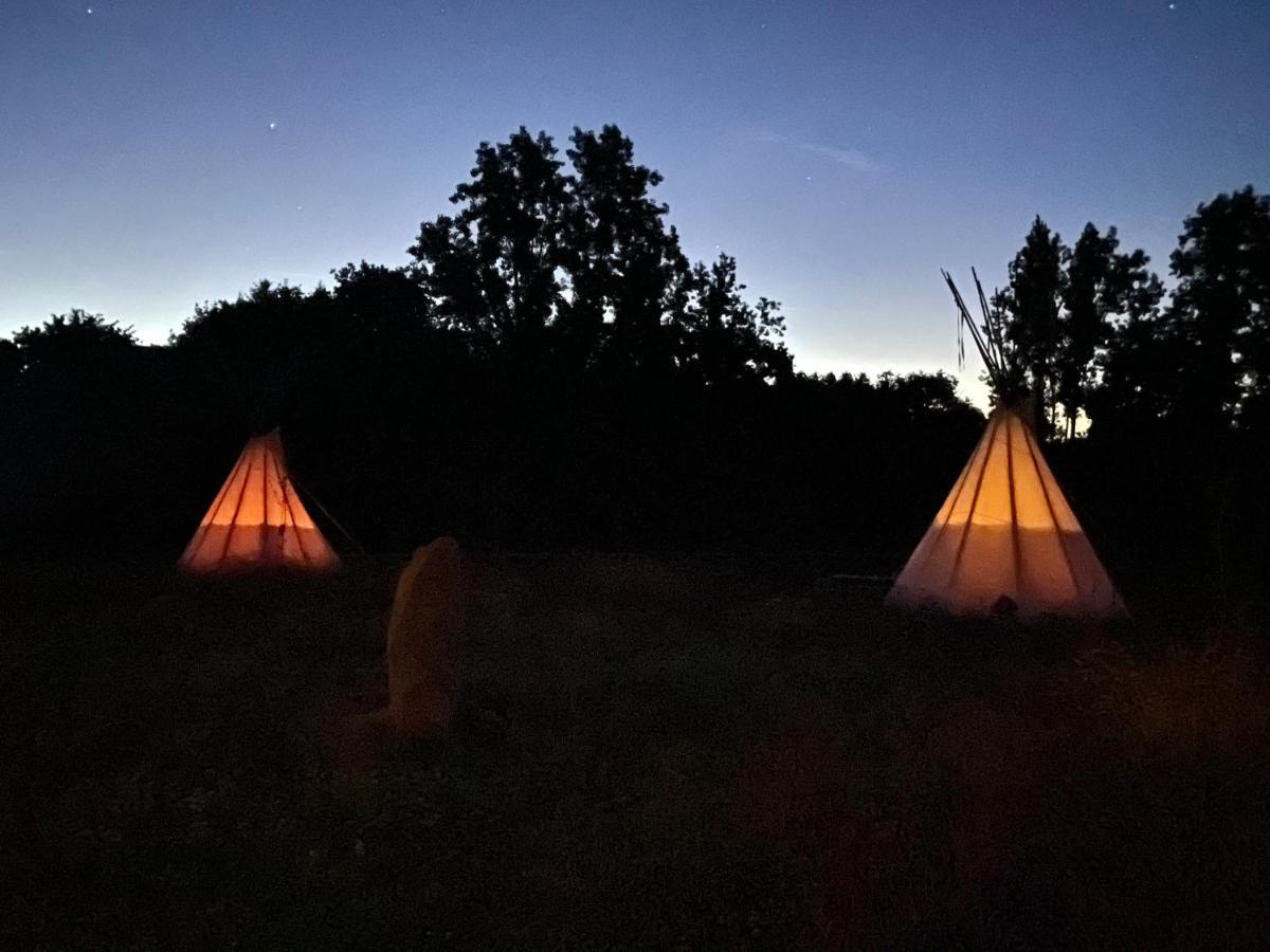Terra-Tipike, Tipi A La Ferme Entre Terre Et Mer Trébry Exteriör bild
