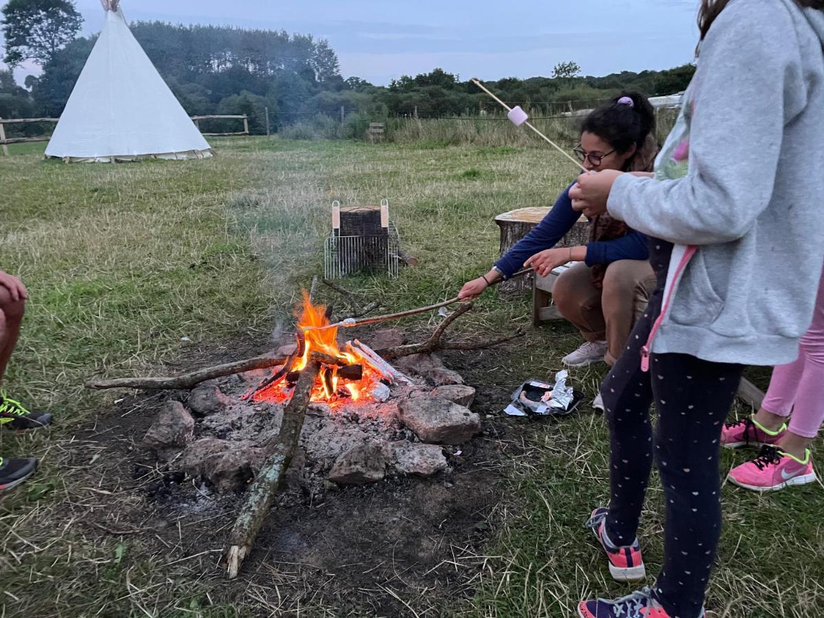 Terra-Tipike, Tipi A La Ferme Entre Terre Et Mer Trébry Exteriör bild