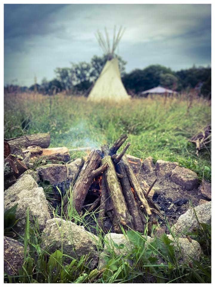 Terra-Tipike, Tipi A La Ferme Entre Terre Et Mer Trébry Exteriör bild